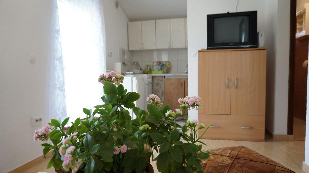 Apartments Red Rose ニン エクステリア 写真