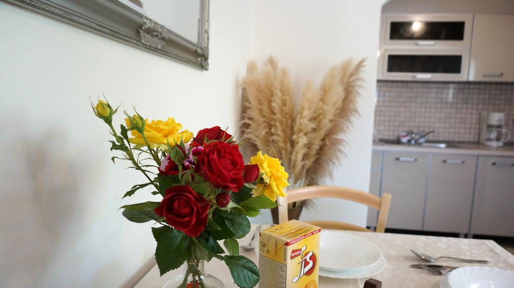Apartments Red Rose ニン エクステリア 写真