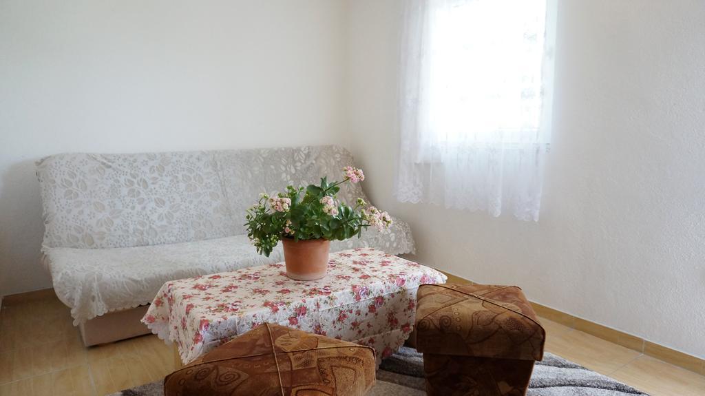 Apartments Red Rose ニン エクステリア 写真